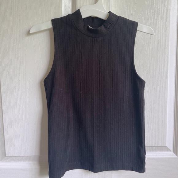 VANS turtleneck sleeveles top and linen blended tailored high waisted shorts - Picture 3 of 5